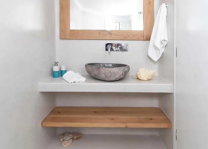 The Collection فيلة